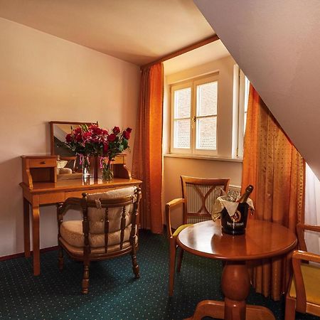 Zamecky Hotel Metternich Velka Hledsebe エクステリア 写真