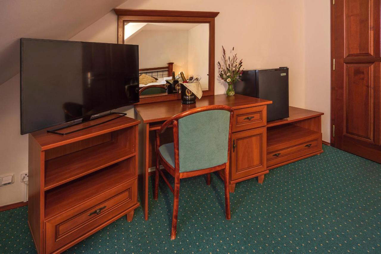 Zamecky Hotel Metternich Velka Hledsebe エクステリア 写真