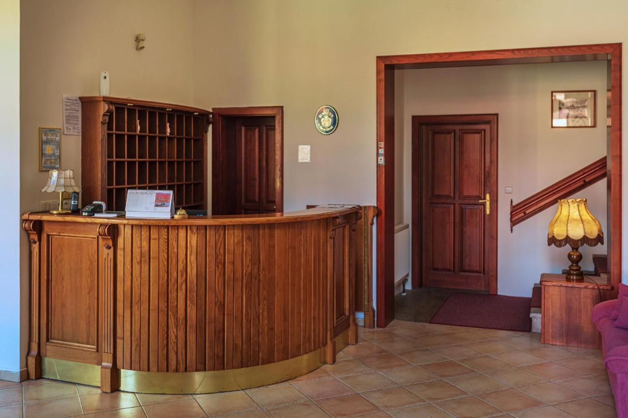 Zamecky Hotel Metternich Velka Hledsebe エクステリア 写真